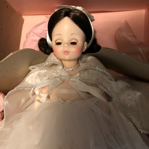 Madame Alexander Snow White - Picture 2 of 6